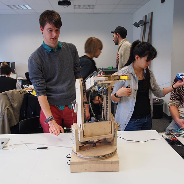 Gestengesteuerter Roboter